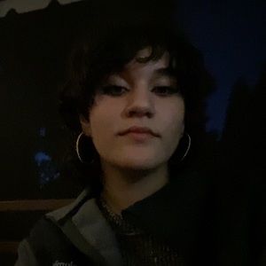 Meet your Posher, Dina